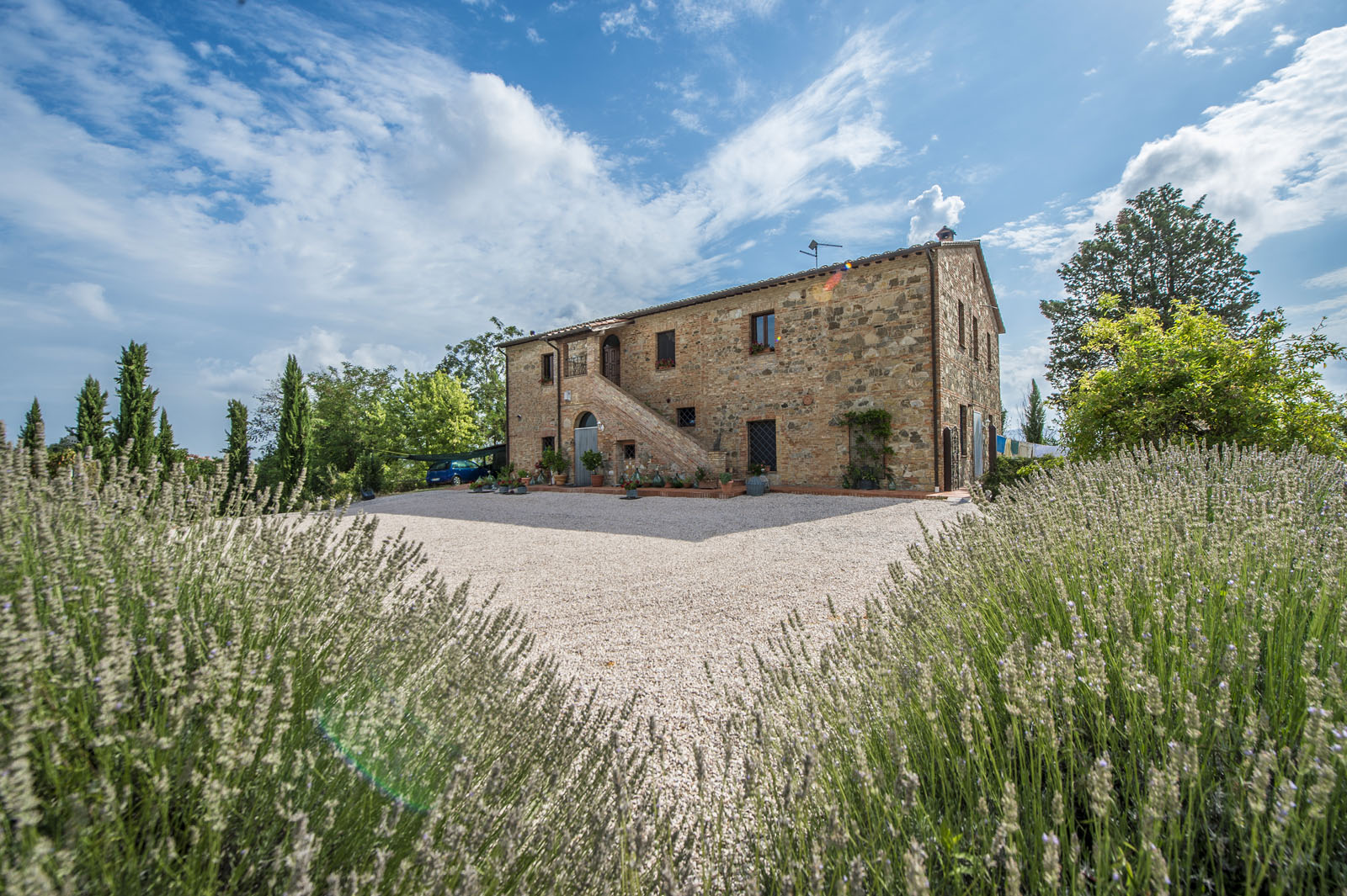 FARMHOUSE FOR SALE IN UMBRIA